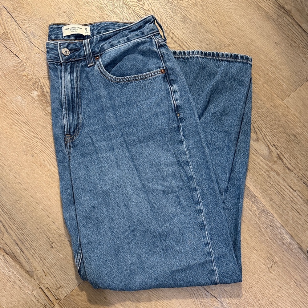 Abercrombie & Fitch Women’s Curve Love Wide Leg High Rise Blue Jeans